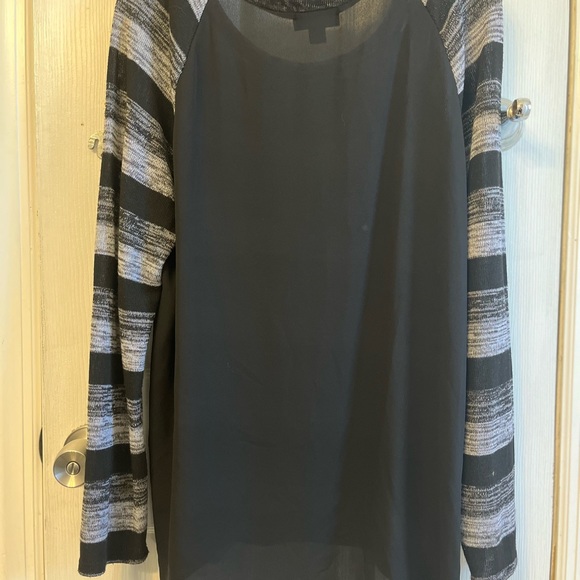 AB Studio - XL Striped Top. Black/Grey Like New - Picture 4 of 5